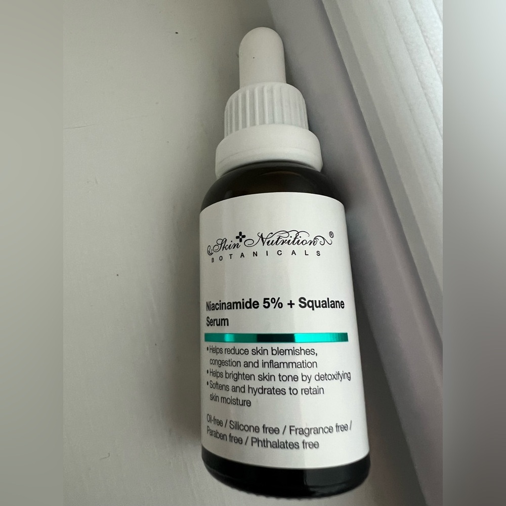 NEW NEVER OPENED. Niacinamide Serum - White and Brown